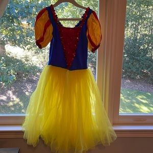 girls size 6/7 snow white costume